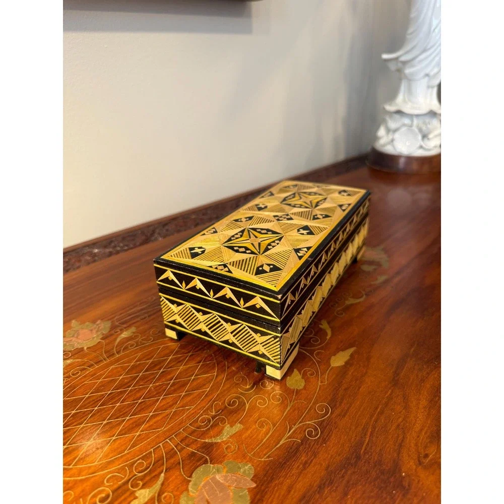 Vintage Russian Straw Marquetry Box‎
